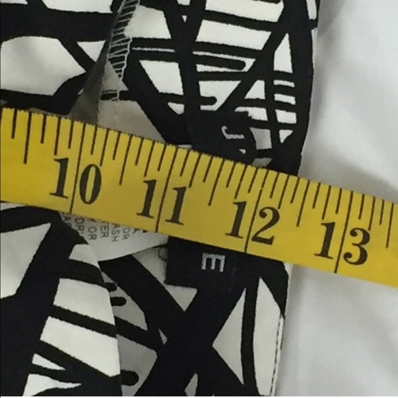 Black & White Graphic Ankle Pants Size 8 - Picture 4 of 7